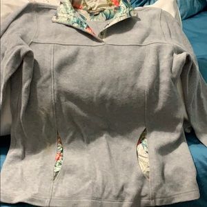 Sweatshirt with a collar and buttoned neck